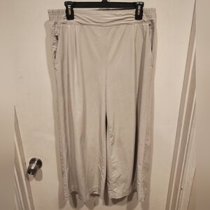 Athleta Brooklyn Wide Leg Crop Pull-On Pants Sz 12 Lightweight Casual Travel